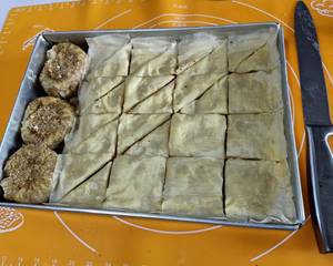 Memotong Baklava